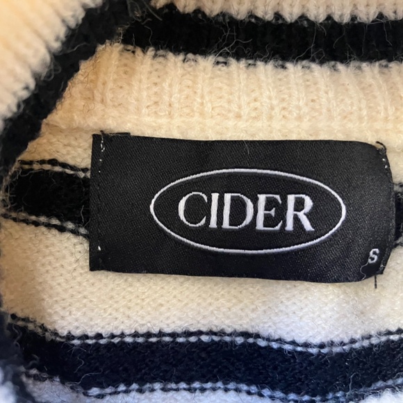 Cider Cream & Black Striped Mock Neck Cropped Sweater – Size Small - Picture 6 of 6